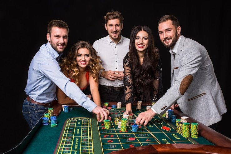 Tampilan permainan Diamond Empire di platform perang138 dengan simbol berlian dan antarmuka slot